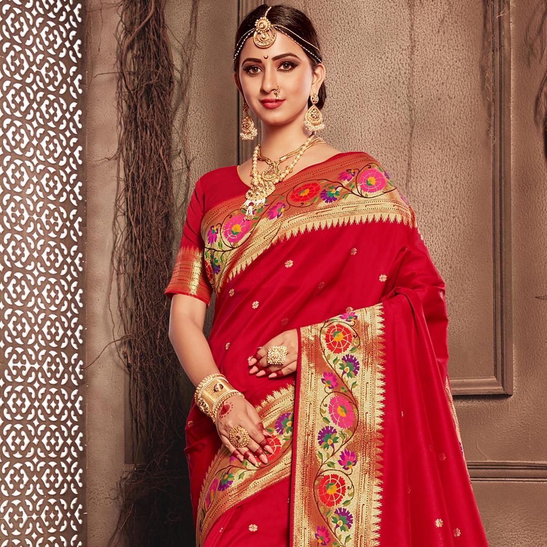 "Elegance is not about being noticed, its about being remembered"

#jashn #ss19 #fashion #glamour  #indianethnicwear #indianfashion #ethnic #inspiration #Motifs #rustic #purefabric  #indianwomen #bollywoodfashion #bollywood #style #Red #Maroon #Gold #Sareelove #Sarees