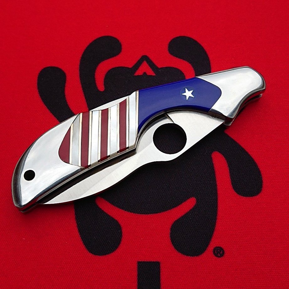 spydercollector's tweet photo. My #patriot #kiwi, by @SpydercoKnives and #santafestoneworks, is a great knife for around the office. https://t.co/TjdUnRPkIb