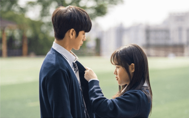 _aurorarain_'s tweet photo. I have to say the first episode was really good... and this cast is amazing. 😍

And these two are so cute, can't wait to see more of their scenes together.  🥰

#MomentAtEighteen #열여덟의순간 #OngSeongWu #KimHyangGi https://t.co/nBGWv4Qw6K