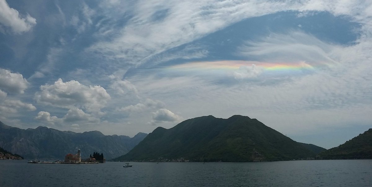 WeatherSquiz's tweet photo. What is this? Not only have we never seen this in the sky before, but it appeared on 3 different days within a week, in the same location in the sky (looking south around midday). Can you help? @CloudAppSoc  @severeweatherEU #Montenegro #Weather https://t.co/vUObQOsT7t