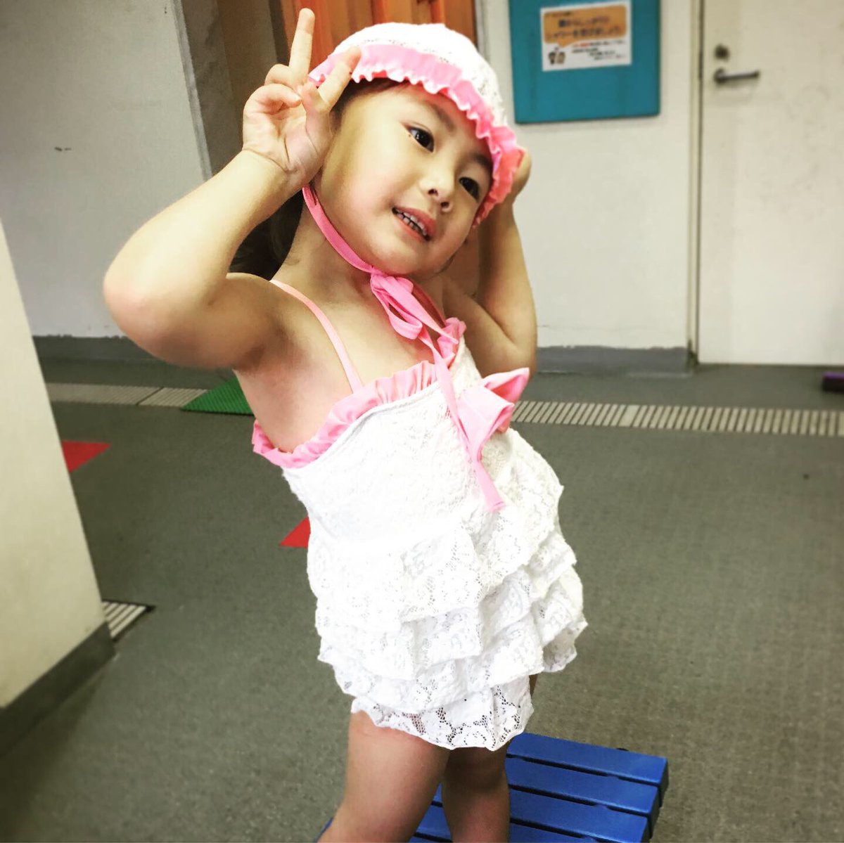 まめゴジラ のママ 6歳娘とyoutube ブログ マスクのデザインを始めました T Co Verlt8hsov 湿度高くて暑いけど 屋外プールはまだだったので スポーツセンターのプールには思いっきり似合わないフリフリのプリンセス系水着で 夏気分を