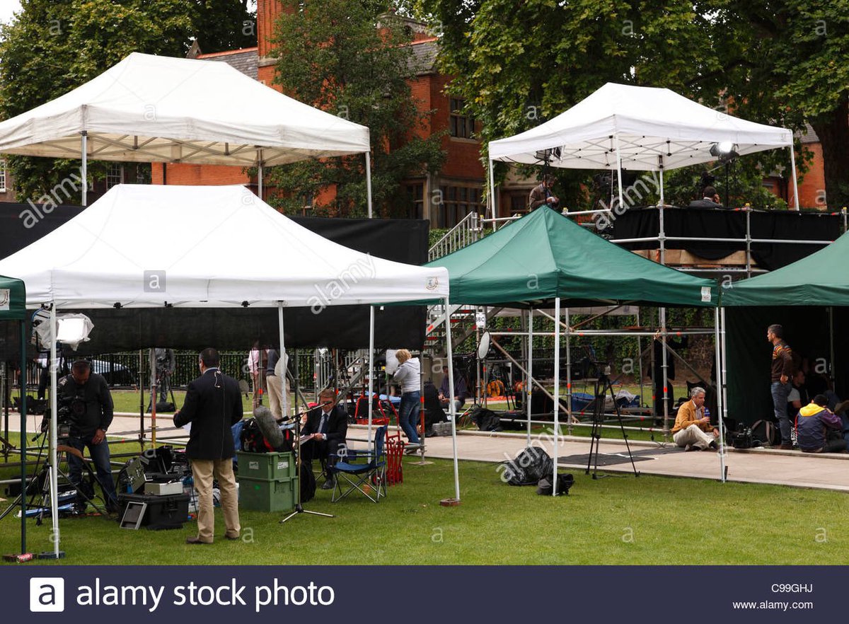 And we’re back, going be a scorcher today, I have 3 cases of Rola Cola in the ice box if anyone wants a cold drink. 1.50 for a cup. Bargain  ☀️🥤