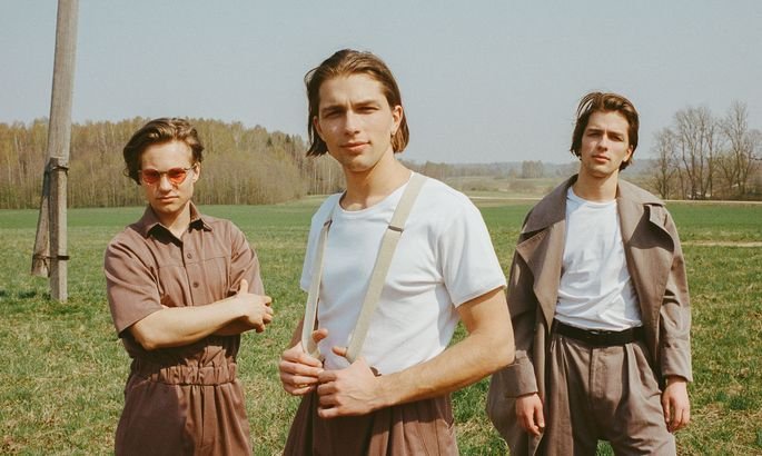 Jau pēc mazāk kā divām nedēlām Liepājā norisināsies 
<a href="/summersoundlv/">SUMMER SOUND</a>, tāpēc ir laiks iepazīties ar svarīgākajiem festivālā gaidāmajiem koncertiem. Šoreiz nedaudz vairāk par <a href="/CarnivalYouth/">Carnival Youth</a>, <a href="/SingapurSatins/">SINGAPŪRAS SATĪNS</a> un <a href="/ChrisNoahMusic/">Chris Noah</a>. intro.lv/blogi/gaidot_s…