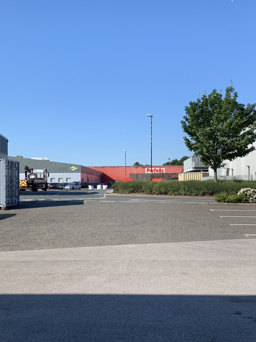 Print__services's tweet photo. Good Morning! What a lovely day, the sun is out, the shutter is up, hello neighbours @flipoutaintree  @parfettsaintree 👋👋👋  #localprinters https://t.co/aQqjaYWTmu