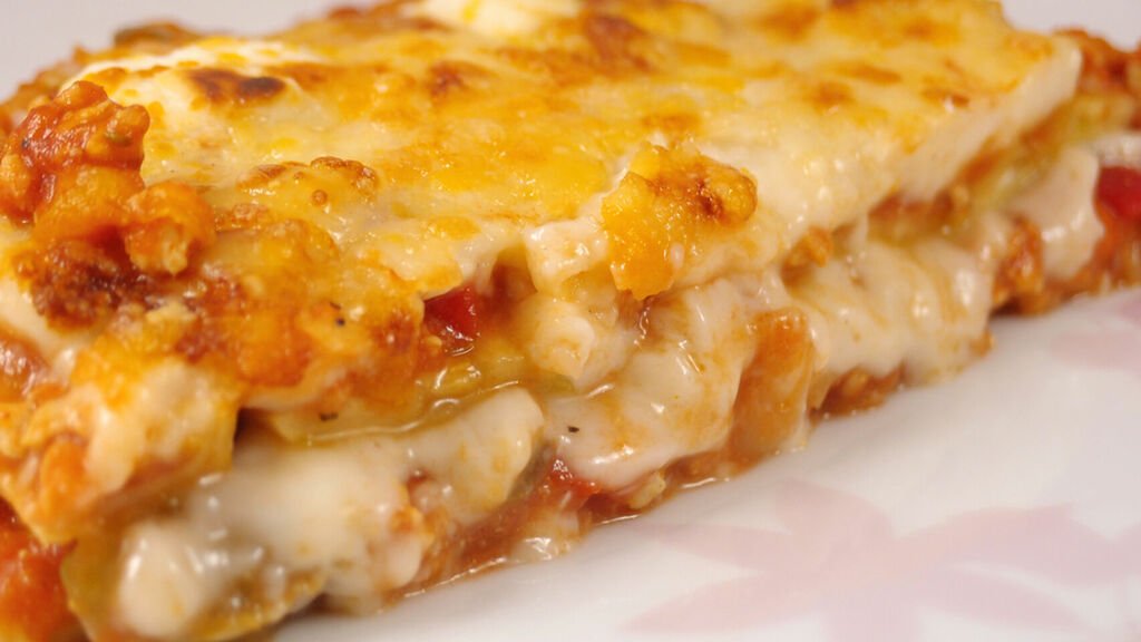 CUERPOLIBRE's tweet photo. Hoy te proponemos: 
LASAÑA DE CALABACÍN CON FALSA BECHAMEL
La receta de hoy es más falsa que una moneda de 3 euros, 

Si quieres conocer su fácil elaboración visita nuestro blog, https://t.co/qhaWkEvDCW…/noti…/calabacin-falsa-bechamel todos los ingredientes y pasos. 
. https://t.co/Dzu6CEeN3X