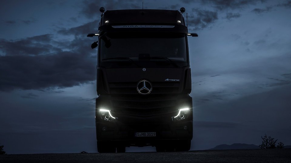 CiceleyMercedes's tweet photo. 💥 Important Announcement 💥

• New #MercedesBenz Actros Launch Event 
• Thursday 22nd &amp; Friday 23rd August 2019
• Ciceley, BB3 0DB 
• 8:30am - 5:00pm 

RSVP ➡️ https://t.co/OHrIAijP0g

#TrucksYouCanTrust #NewActros #MercedesBenzTrucks #Events #TruckDrivers #Truckers https://t.co/XloHbCGLWd