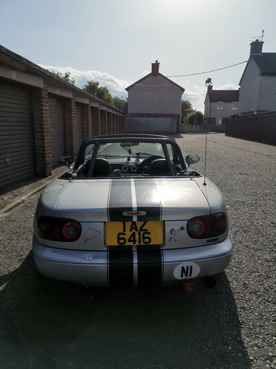 StripeyMiata's tweet photo. Sun is shining, roof is down #eunosroadster #commutinginstyle https://t.co/MwxtnHKuvX