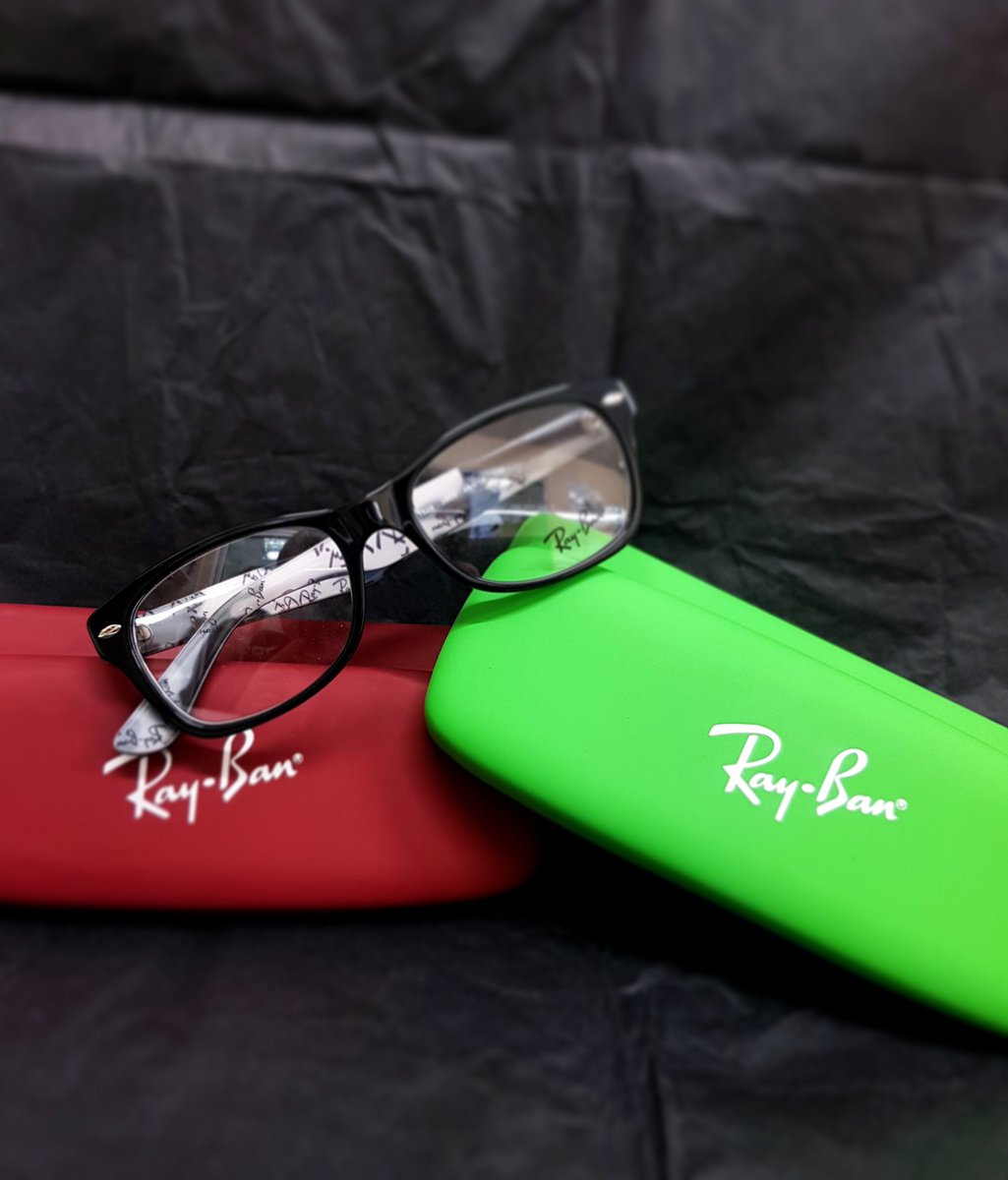 JohnnyGoggles1's tweet image. Ray Ban galore in Jonny Goggles Bootle. #frames #glasses #fashion #rayban #jonnygoggles