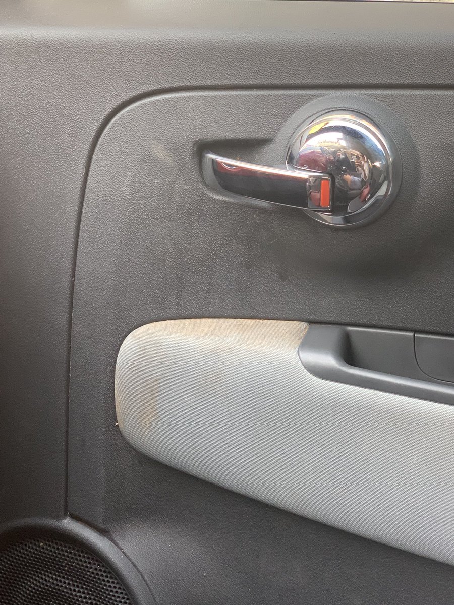 ChiariDaCol's tweet photo. @Enjoy mi offro per una campagna di sensibilizzazione sull’utilizzo del car sharing! Vedere queste cose è troppo triste https://t.co/FuaDnndf8d