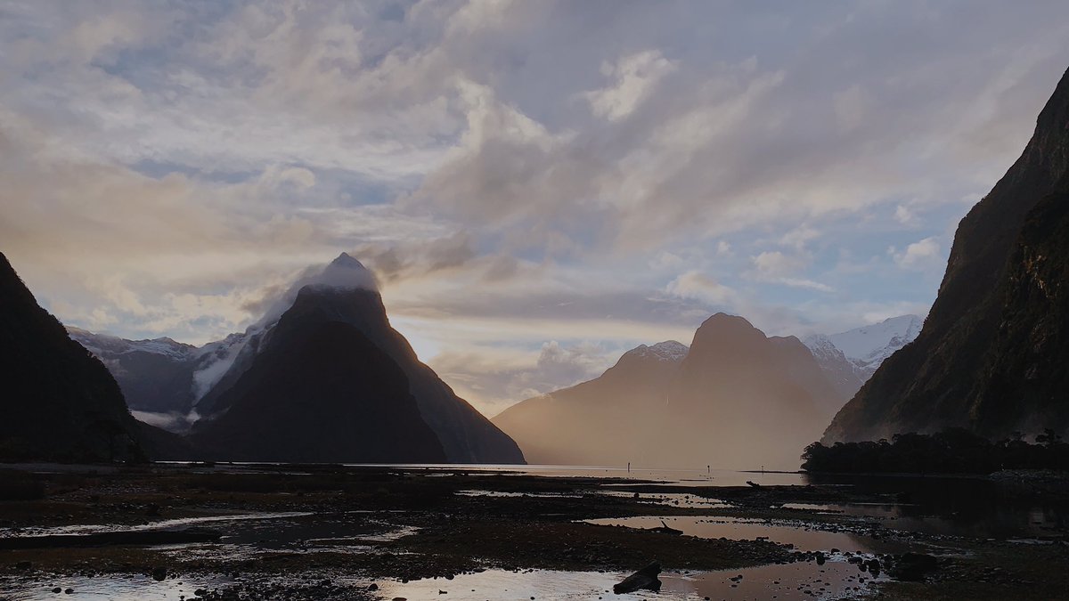 _adlsyzwan's tweet photo. Doing a roadtrip all around new zealand and to experience living life on the road has always been one of my bucketlist. What a dream come true 🙌🏽 https://t.co/SYjg3pGnV0