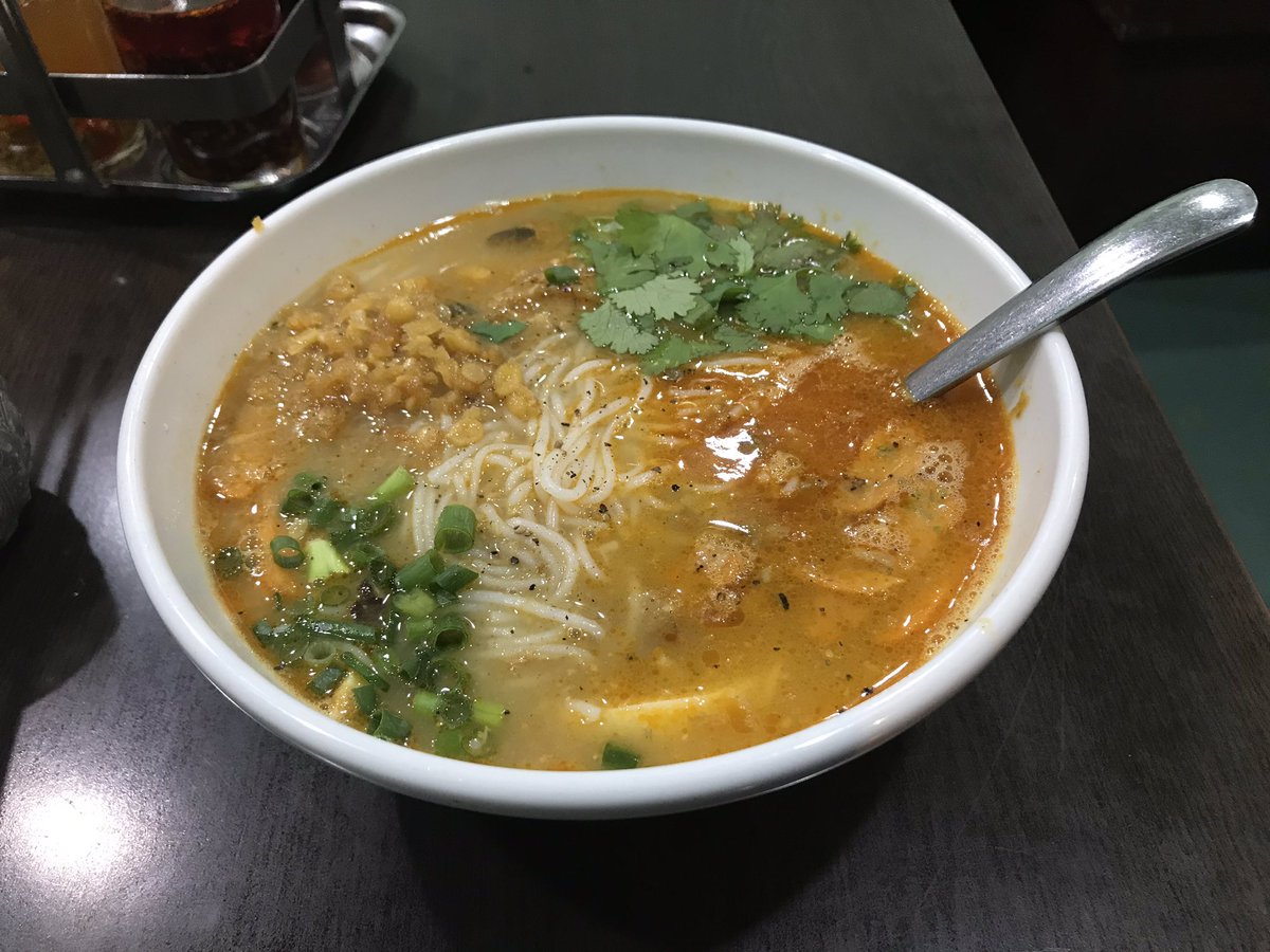 天丼空海 高田馬場駅近くのミャンマー料理店でモヒンガーを食べました