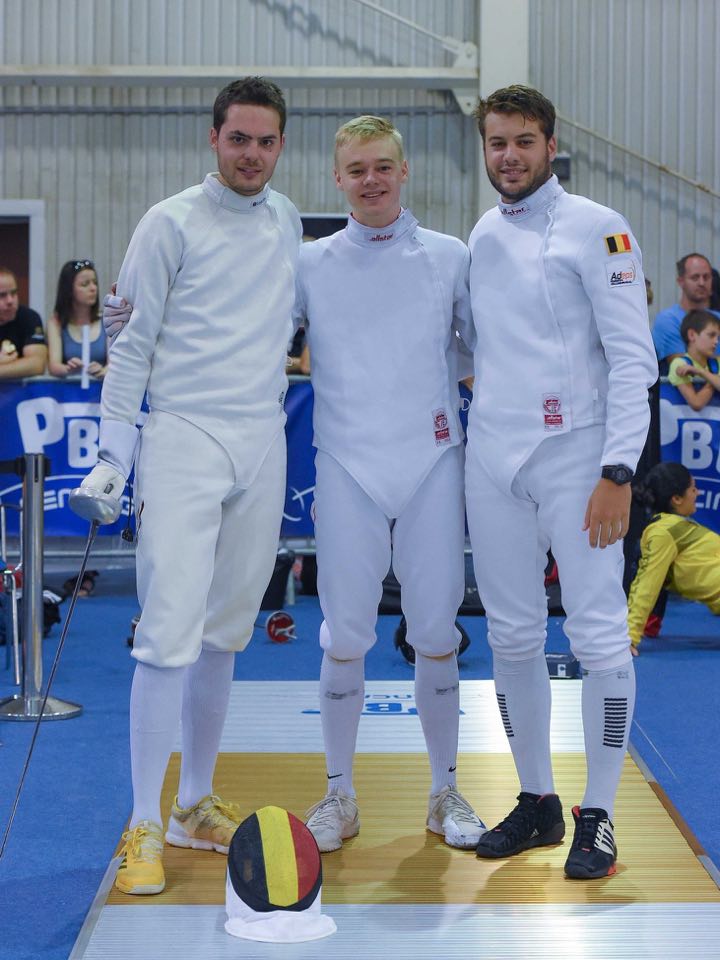 FFCEB's tweet image. Nos épéistes étaient aux championnats du monde #Budapest2019. Plus que leurs résultats par équipes dans le tableau 64, une victoire face à l'Australie (45-26) et une défaite contre la Russie (23-45), voici quelques photos Avec Frédéric Fenoul qui semble bien entouré 😂