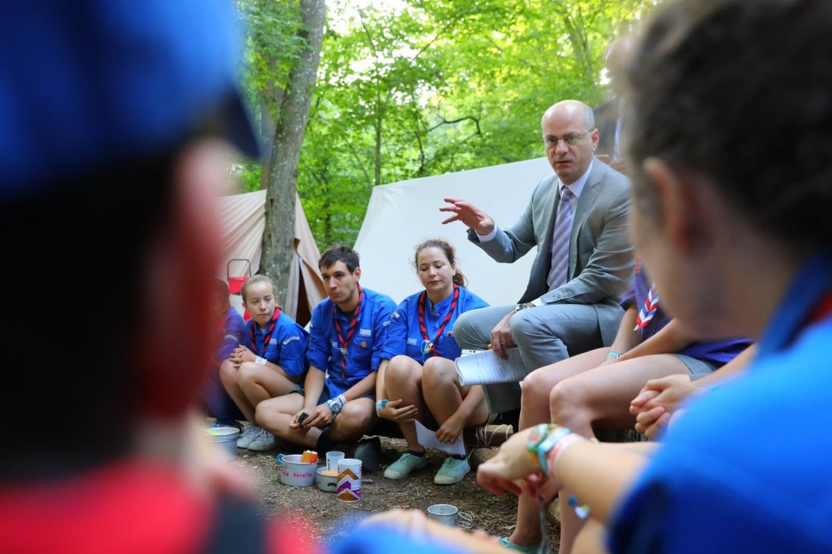 Jean-Michel Blanquer (@jmblanquer) on Twitter photo 20 000 jeunes de toute la France réunis en Jamboree!
Bravo aux scouts et guides de France @sgdf qui cultivent les valeurs de solidarité et l’esprit d’équipe pour l’épanouissement des enfants et adolescents.
A Jambville ce matin avec <a href="/MAbrassart/">Marie-Gabrielle Abrassart</a> et des jeunes très engagés. 20 000 jeunes de toute la France réunis en Jamboree!
Bravo aux scouts et guides de France @sgdf qui cultivent les valeurs de solidarité et l’esprit d’équipe pour l’épanouissement des enfants et adolescents.
A Jambville ce matin avec <a href="/MAbrassart/">Marie-Gabrielle Abrassart</a> et des jeunes très engagés.