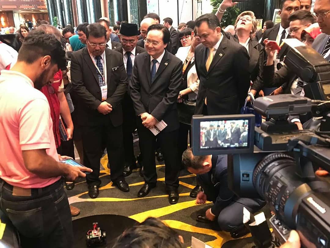 PTSB_edu's tweet photo. Booth pameran PTSB-Arduino menerima kunjungan daripada Menteri-Menteri Pendidikan dan wakil rasmi dari 11 negara anggota SEAMEO sempena 50th SEAMEO Council Conference 2019 yang diadakan di Sunway Hotel, Petaling Jaya.
#makingPTSBgreat
#PTSBchartsthepathoftomorrow https://t.co/C8zYGr8ViM