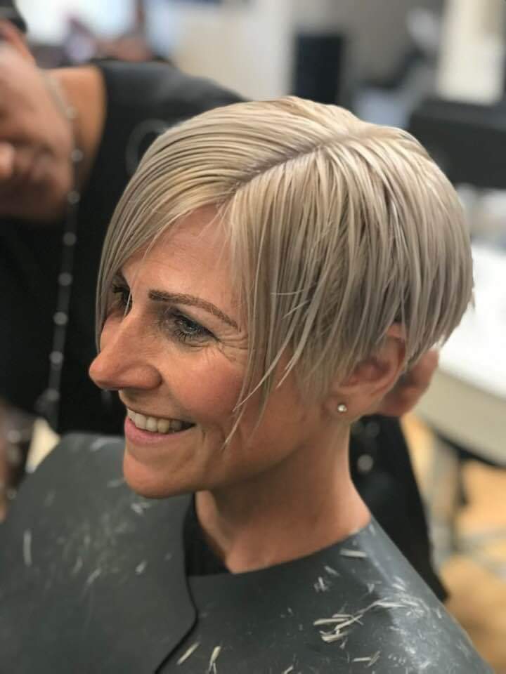 THBofPenarth's tweet photo. We always show you the befores &amp; afters, well now here's the 'inbetween'😃

A fabulously stylish cut by Leigharne for lovely client Tanya...

https://t.co/NOCBayuscU

#Penarth #ValeOfGlamorgan #Cardiff #Salon #EliteSalon #Hairdressing #Hairdresser #TransformationTuesday https://t.co/jhSJQtkm3S