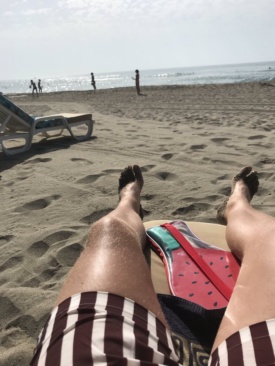 carljonsson8's tweet photo. I Malaga med mina nya, lite för tajta badbraxer. Tutto i Öronen. Härligt ju! #sommartutto https://t.co/FU0kGXqnYb