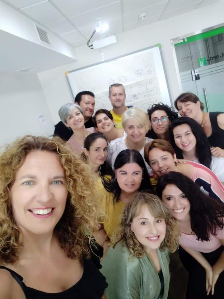 Talento es inteligencia puesta en acción al servicio de los demás y para brillar hay que sufrir ...
Y NOS HIZO BRILLAR --- &amp;gt; ELENA ARNAIZ lanzaderasdeempleo.es/y-nos-hizo-bri…