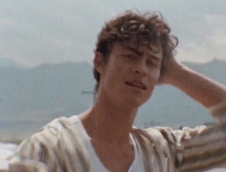 flickermutual's tweet photo. ONE RT = ONE VOTE

Takes two seconds to make shawn the winner!

#MTVHottest Shawn Mendes https://t.co/BnJ7SPBWHZ