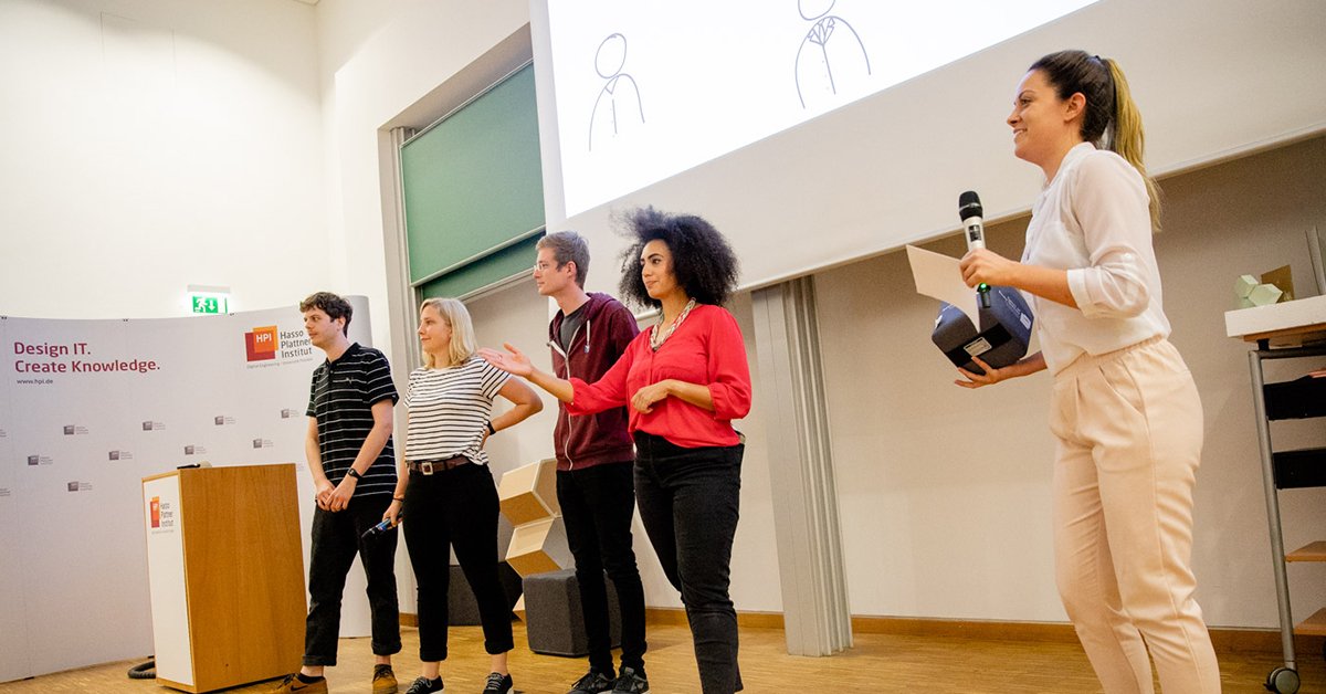 Afgelopen vrijdag presenteerde twee teams, bestaande uit studenten van de HPI School of Design Thinking, de resultaten van onze Design Challenge. 
legamaster.com/nl/home/newsro…
#designthinking #collaboration #innovation #designchallenge

📸: HPI School of Design Thinking / Jana Legler