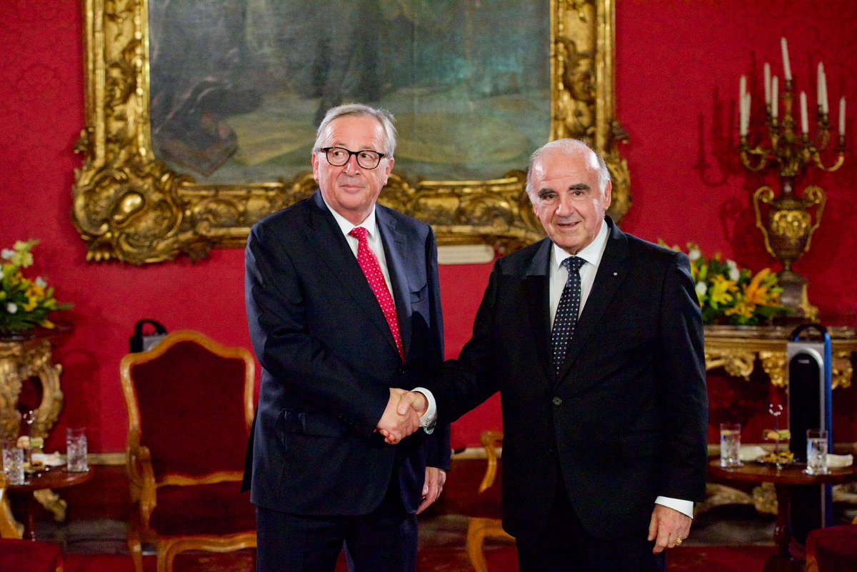 🇪🇺🇲🇹 <a href="/presidentmt/">President Murungatholuvu Panchayat</a> George Vella confers <a href="/EU_Commission/">European Commission</a> President <a href="/JunckerEU/">Jean-Claude Juncker</a> with the National Order of Merit in the Grade of Companion with Star: “I will cherish and wear it with pride and great admiration for this special country and its people that are so close to my heart.”