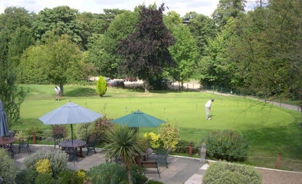 School’s Out For Summer ☀️ 🏖️ The summer holidays are here, and if you're sweating 😰 over how to keep the children entertained for 6 long weeks, why not play a round of golf with your little ones 🏌 Burn off some energy this summer &amp; head to the course ➡️ bit.ly/BusheyHallTeeT…