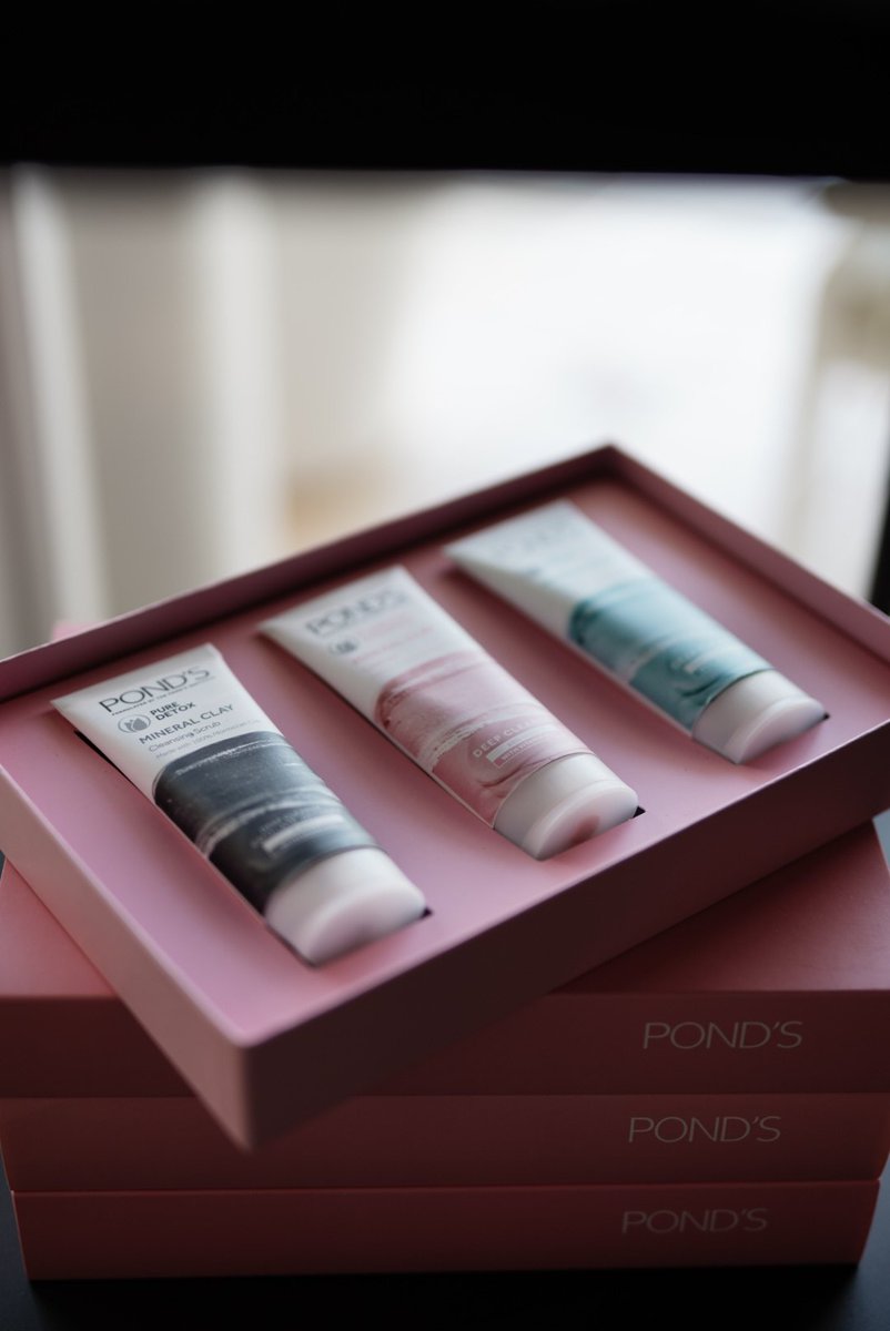 While everyone listens to the housekeeping rules for the next 3 days, I took a private tour of all the goodies on display. <a href="/TRESemme_SA/">TRESemmé SA</a> I may need to borrow a detangling butter after the sunrise workout tomorrow morning 😜 #BeautyWithPurpose