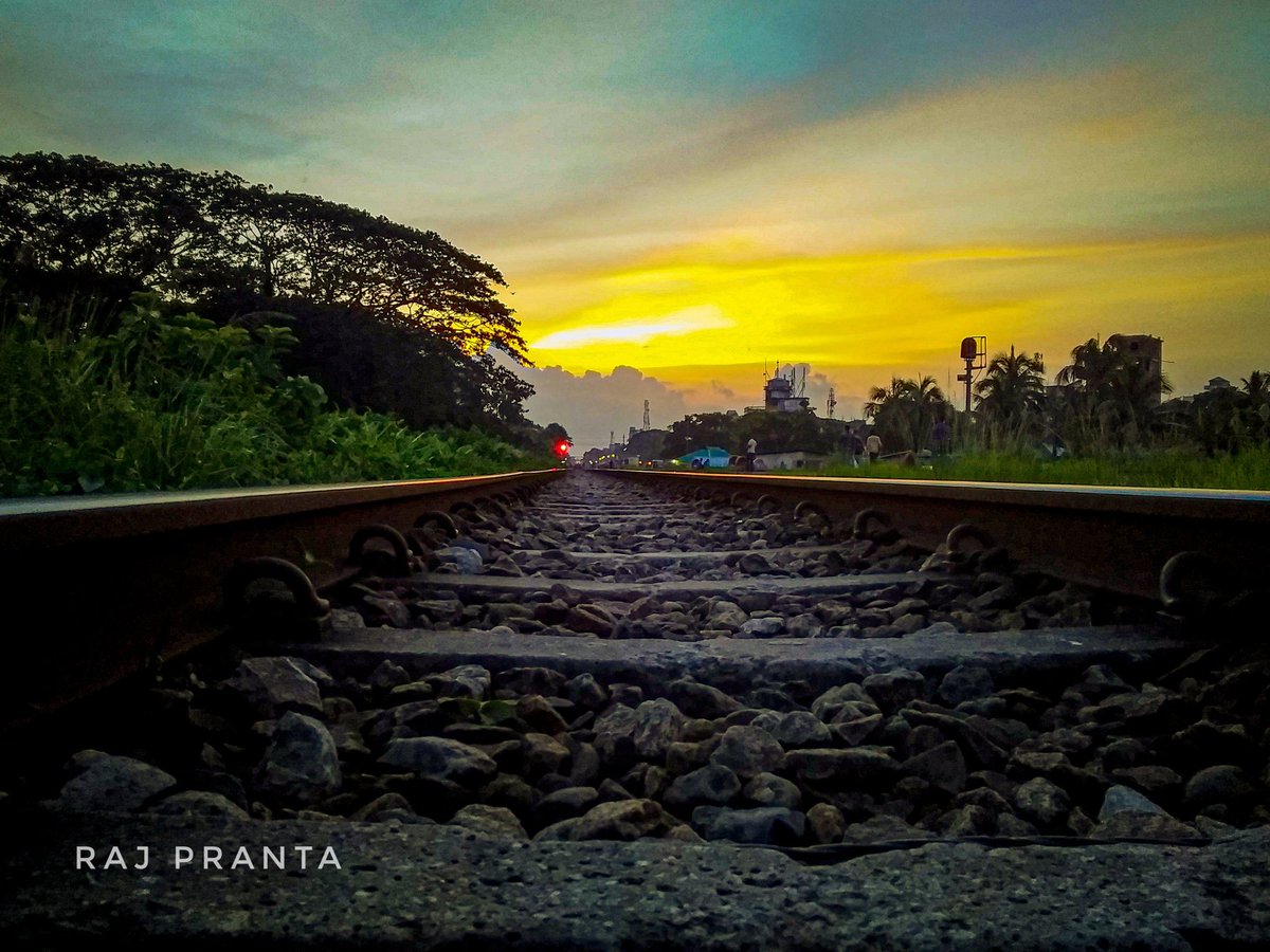 Rajpranta2's tweet photo. ফেনী জংশন
#mobile_photogrape
#rail_line https://t.co/RMU3G7k23l