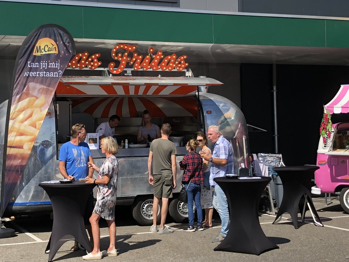 DeBink's tweet photo. Gisteren is de @Sligro Leiden officieel heropend! Alle afdelingen zijn verbouwd naar de nieuwe stijl en het ziet er prachtig uit. Namens alle medewerkers van De Bink: @ArnoSligro gefeliciteerd met dit mooie resultaat! https://t.co/GEqYwGBNHl