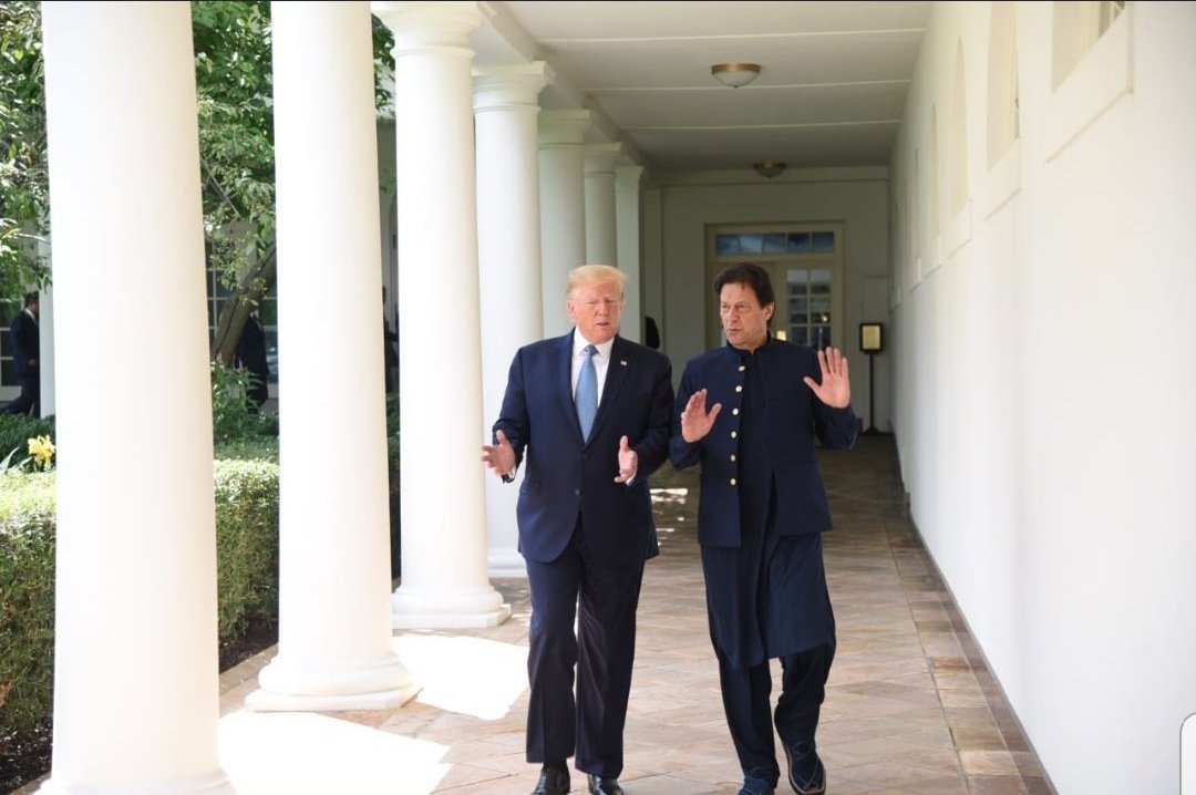 M_FaisalButt's tweet photo. Presenting you Prime Minister of Pakistan -
Imran Khan with his National Dress(Shalwar Kameez) over waist coat and Peshwari Chappal. No Parchii !!! Just positive and confident body language 🙌💯
#KhanMeetsTrump
#NextOutsideWhiteHouse
#ImranKhanOurPride https://t.co/B5OzCKReR1 https://t.co/Zc3Rtaz6oh