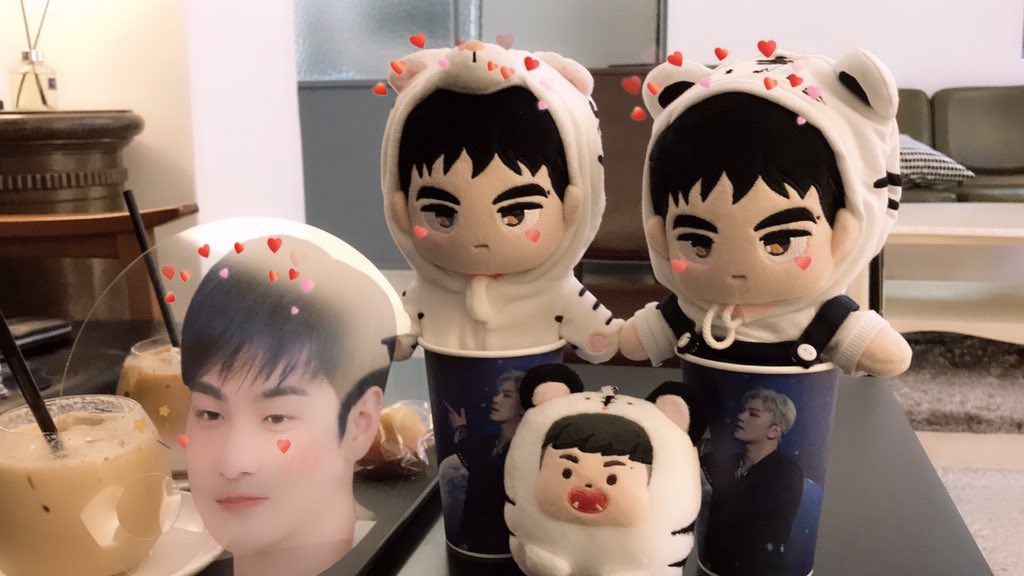 ganadara_baek's tweet photo. @DH0721_POSITIVE @brightest_hr
볼꼬집 부채가 없어질까봐 호다닥 첫번째날
달려갔어요✌️ 
마약커피도 맛있고 귀여운 동호부채도☺️
예쁜 컵홀더이벤트 감사합니다 
#도노 #쌍둥이도노 #동그리 https://t.co/YIV9dQTeSI