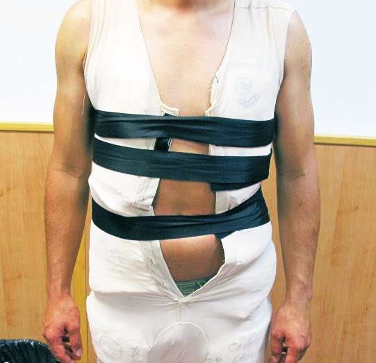 beaosa's tweet image. Ahí vamos, a mulero con ingenio por semana:
500 gramos VS 6 kilos
Peluquín VS faja
#ElPrat #muleros #drogatest #MVTExpMarlasca