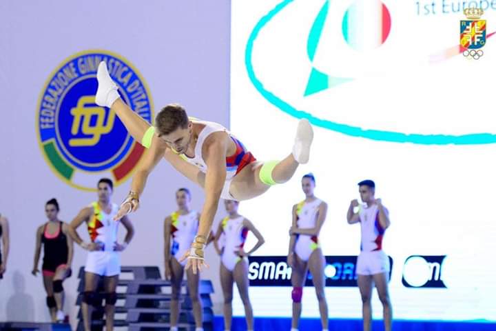 Hoy cumple años Vicente Lli. <a href="/Vicente_Lli/">Vicente Lli</a> ¡Muchísimas felicidades al campeón de campeones de la gimnasia aeróbica!♥️🎉 #aer #moltesfelicitats #gimnasia <a href="/RFEGimnasia/">RFEGimnasia</a>