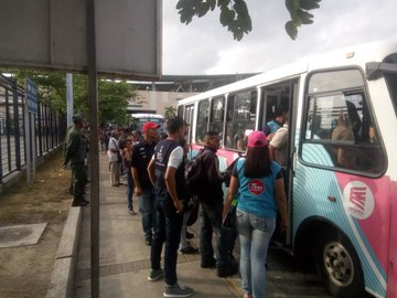 mintransporteve's tweet photo. #MPPTInforma| Debido a los ataques a nuestro sistema eléctrico nacional, el sistema @ifretren no está prestando servicio comercial, igualmente se han habilitado rutas terrestres en #ChaNor y #Rin al servicio del pueblo venezolano
#GranMisiónTransporteVenezuela
#VenezuelaEnBatalla https://t.co/FpfqkouADx