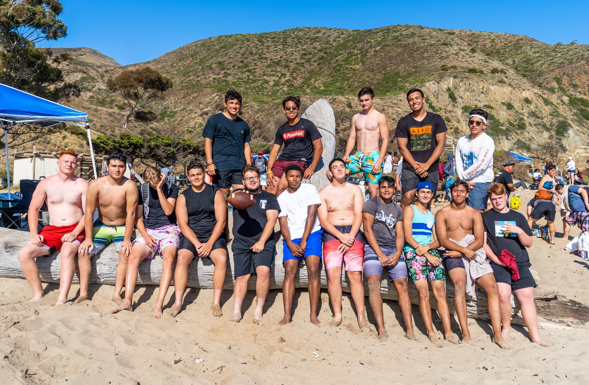 2019 California Camp our Senior, Junior, Sophomore and Freshman players that made the trip 🏈🐺 #waldengrovefootball #wolfpack #RedWolves #NewSZN #southernArizonafootballmatters