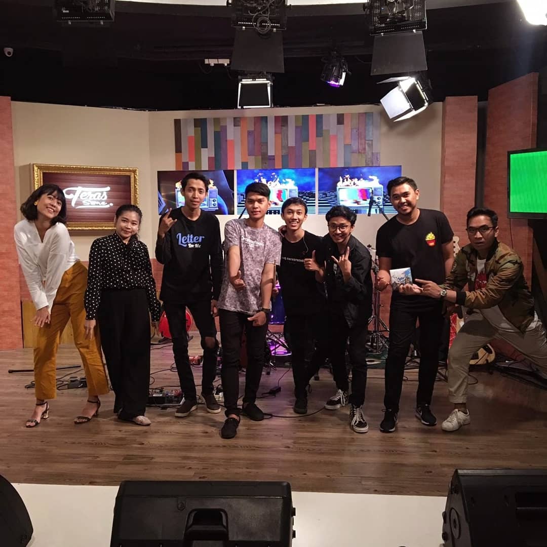 Trimakasih buat temen temen yang udah tonton kami secara live tadi di <a href="/ElshintaTV/">ElshintaTV Jakarta</a> dan tidak lupa trimakasih juga buat acara <a href="/terassoretv/">terassore</a> 🙏🙏🙏