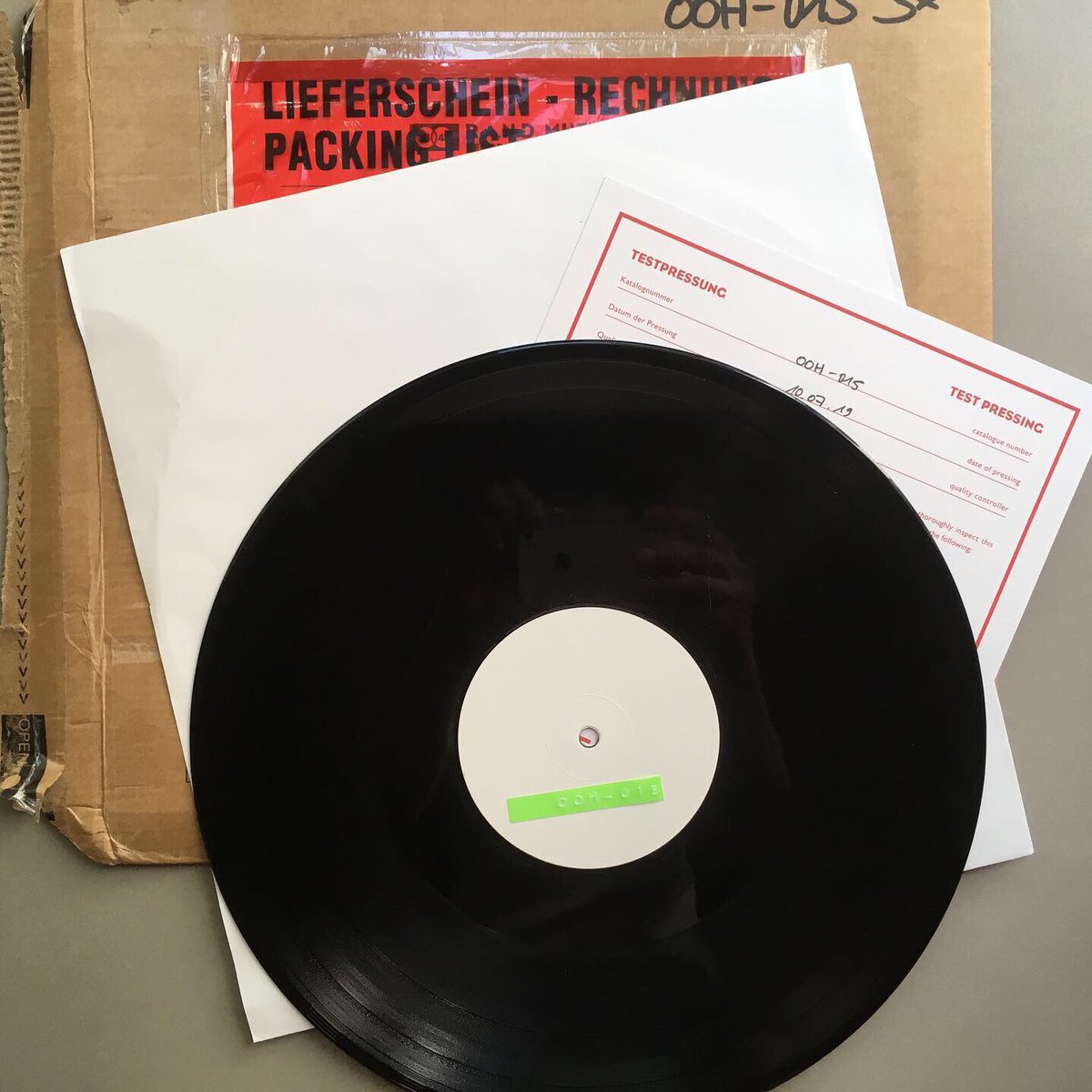 OOH_sounds's tweet image. Test Press for 🅾️🅾️♓️-015 just in and sounds terrific-sweet&amp;amp;solid. Special thnks to #rashadbecker ! Can’t wait to announce this very one! #testpress #vinyl #electronicmusic #avantgarde #technomusic