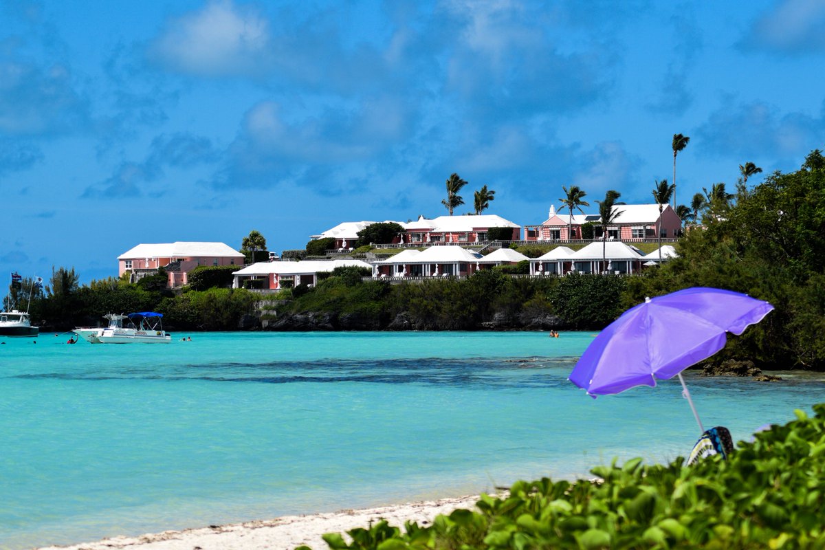 A lovely afternoon spent at Somerset Long Bay. Cambridge beaches in the distance. #bermuda #gotobermuda #sea #ocean #vacation #travel <a href="/bermuda/">Bermuda</a> #photography #photo #foto @bermudasearch <a href="/RealSaltLife/">Salt Life</a> #viajes #photohour #art #ripple #water #relax #meditate #ート #写真撮影 #アート