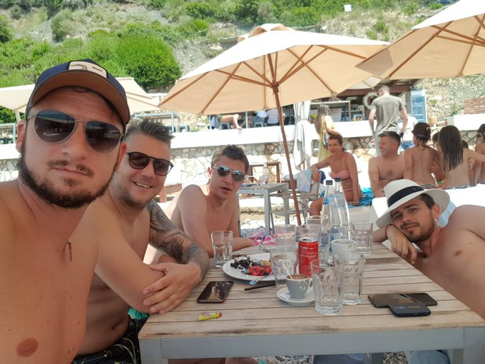 Погледај слику на Твитеру