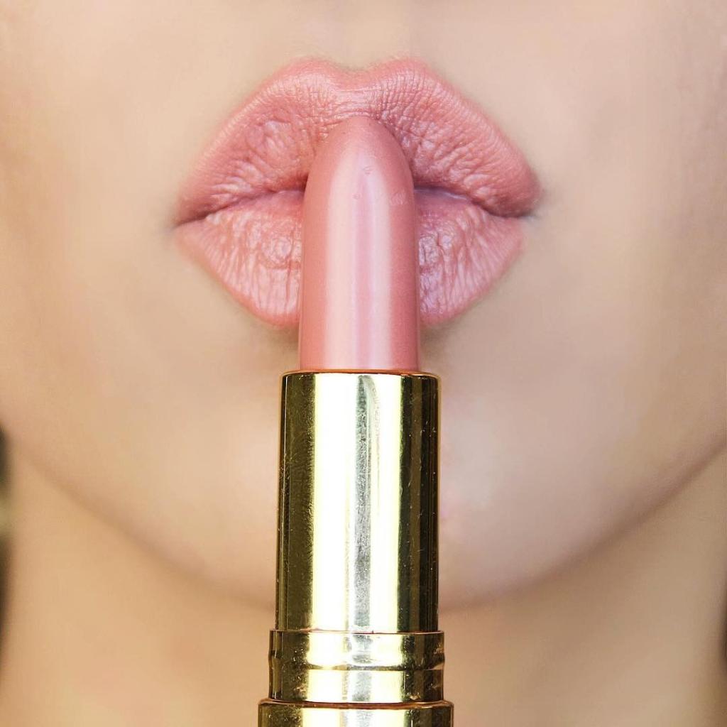 RevlonIndia's tweet photo. The barest of all 👄 #SuperLustrous Lipstick in Bare Affair
.
Show off your #Revlon pout with #LipPics https://t.co/zHuUGW2dzI