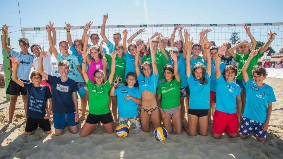 BeachVolleyMAD's tweet photo. ¡Mañana tendremos #MBVTKids en Laredo! Durante todo el día más de 40 niños estarán jugando y compitiendo en la playa de La Salvé
https://t.co/WjUsei1ofJ https://t.co/IGQkKYGxg8