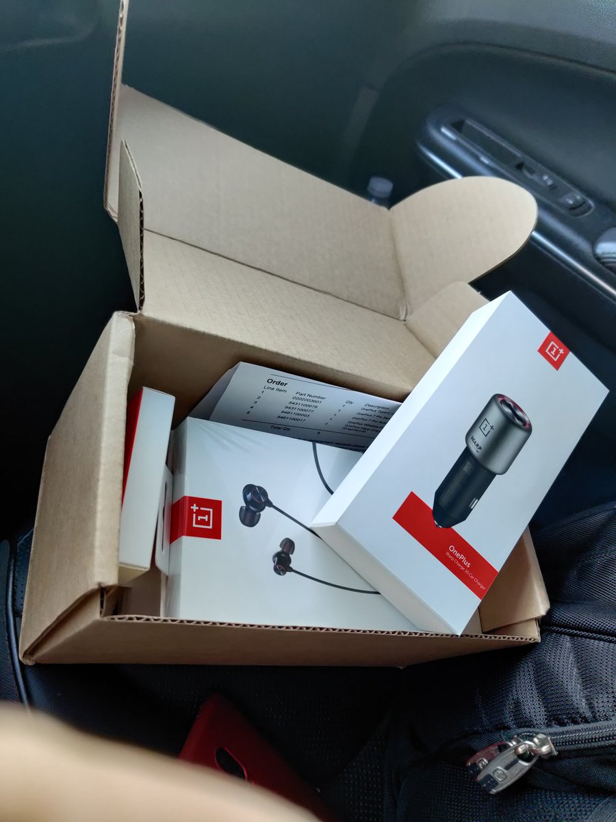 OnePlus mail. Gotta love those accessories 🤓😁😎 #OnePlus7Series #OnePlus7Pro #bulletswireless2 #warpcharge #cases