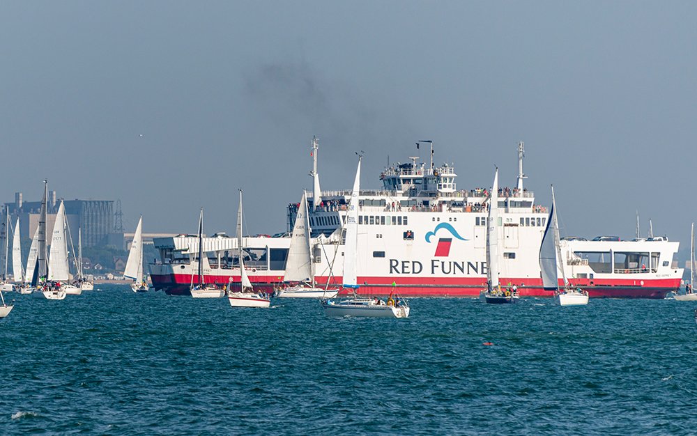 Asap Taxis On Twitter Red Funnel Ferries East Cowes Still