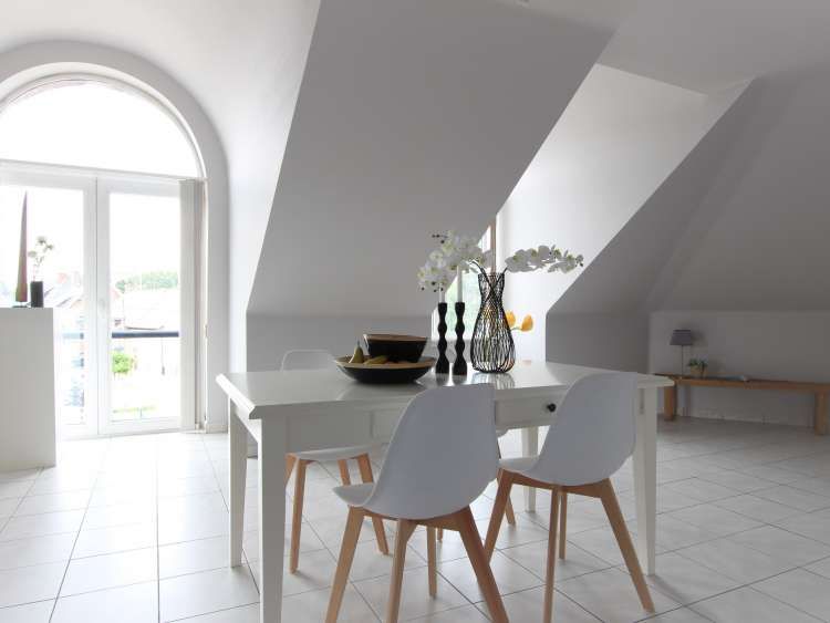 Schuine wanden maken het moeilijk om het volle potentieel in te schatten voor de koper. Een inrichting helpt om de mogelijkheden te tonen en zorgt voor meer kopers voor uw vastgoed.
Volledige fotoreportage: buff.ly/2y2ayWZ
#meubelverhuur #vastgoed #westyleyousell