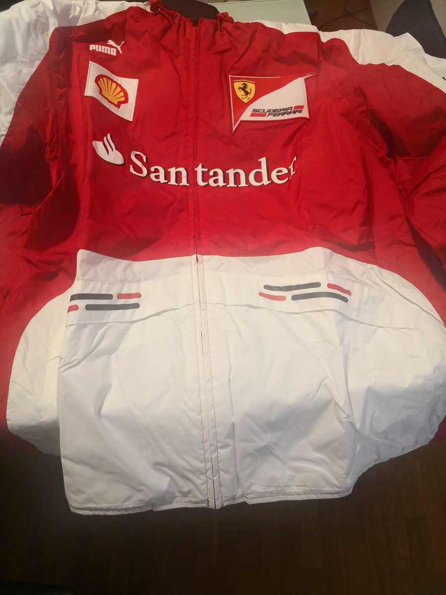 AlbertFabrega's tweet image. Me olvidé de poner lo que se quedó fuera de #miarmario... Esta fantástica chaqueta Ferrari!!! Ya sabes, participa en la encuesta, retuiteala, follow y... mucha🍀🍀🍀