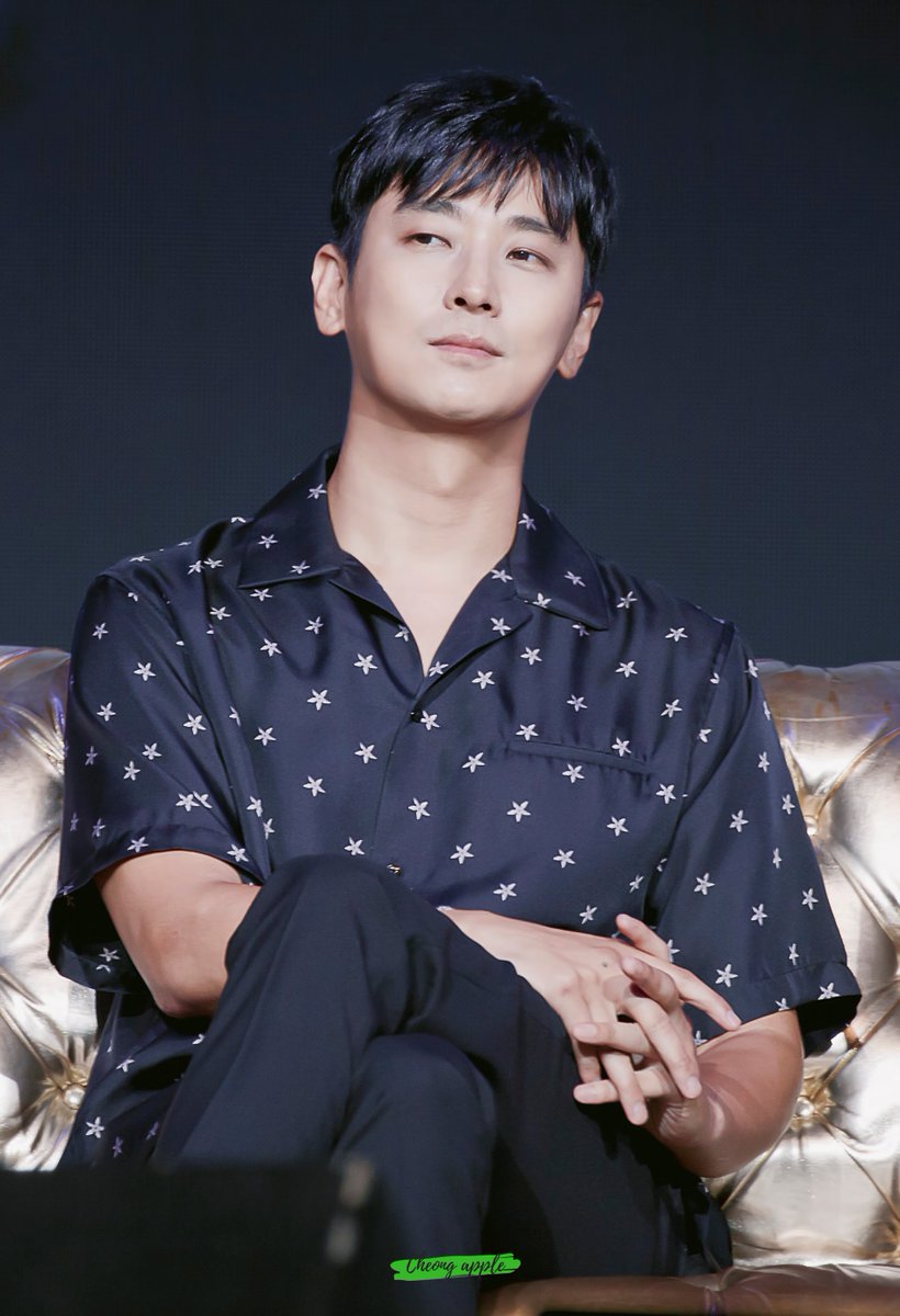 세상 섹시한데.. 손까지 완벽해 ㅠㅠ 그와중에 손가락 점 귀엽 ㅋㅋㅋㅋㅋ

#주지훈 #팬미팅