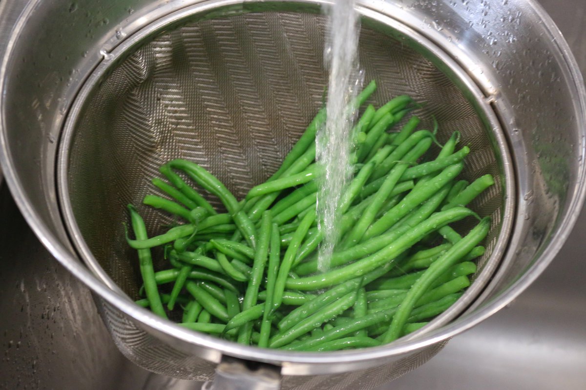 wellocksfood's tweet photo. Our English Beans are looking mighty 'fine' #finebeans #Wellocks https://t.co/Kj62LPiT24
