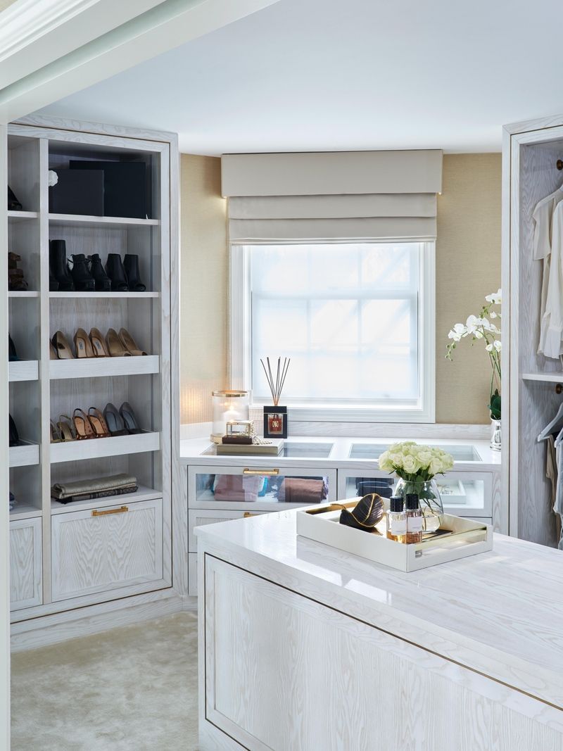 intervari's tweet image. How about a beautiful bespoke made walk in wardrobe to go with your unique home? We can design you a truly inspirational space you won't want to walk out of! Have a browse through our gallery and give us a call to get started: buff.ly/2GcNniT #interiordesigners