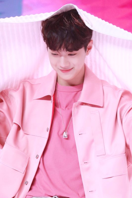 L_A4a_'s tweet photo. #큐브_미성년자_사문서위조
fighting babe https://t.co/fu8G8TJyWI