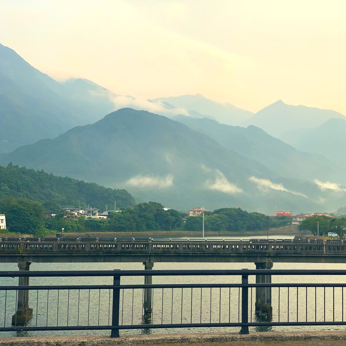 raiden's tweet image. 山は山のまま。🏔
水は水のまま。🌊
木は木のまま。🌲