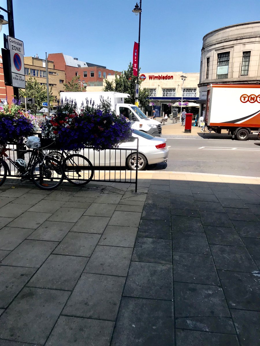 ⁦<a href="/lovewimbledon/">lovewimbledon</a> ⁦<a href="/TheAlexSW19/">The Alexandra</a>⁩ ⁦<a href="/MertonCouncil/">MertonCouncil</a>⁩ The boundary between jetwashed and filthy paving for the recent championships is symptomatic of something lacking at civic management level and/or from ratepayer pressure. Comments welcome